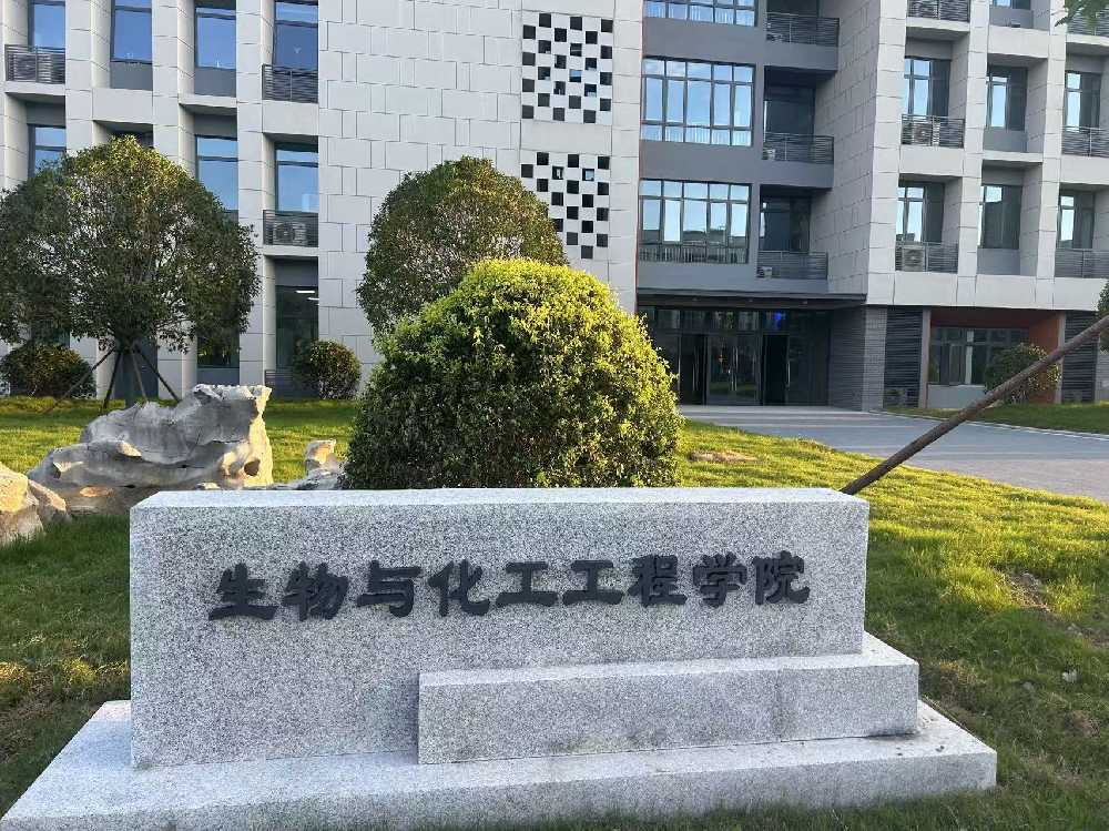 平凉市扬州职业大学体育场高杆灯项目